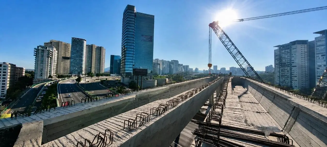 Viaducto del Tren Interurbano México-Toluca en construcción